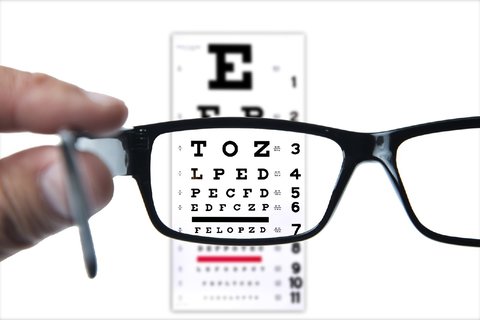 تفاوت میان بینایی سنجی و چشم پزشکی 